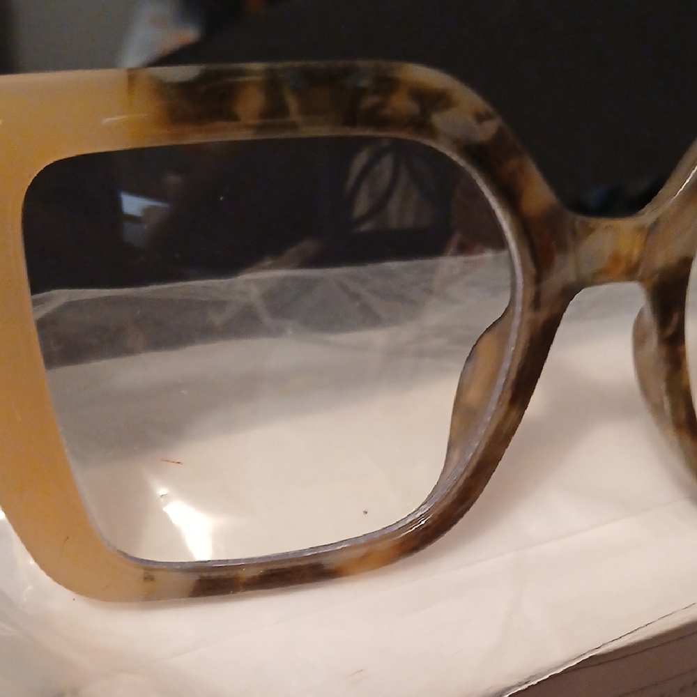 Elegant Tortoise Shell Women's Glasses - Picture 3 of 4